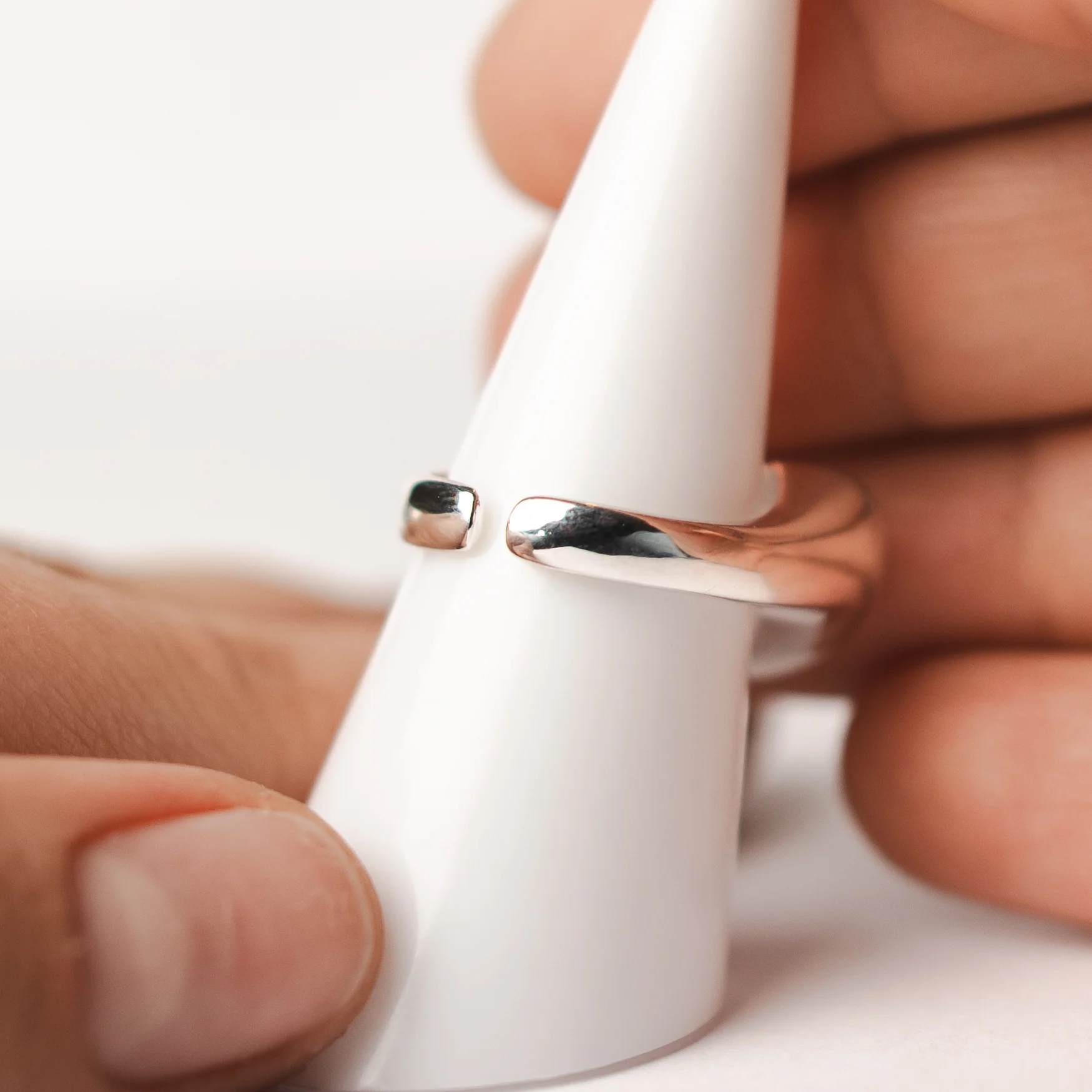 Anillo ajustable diseño ancho - Image 3