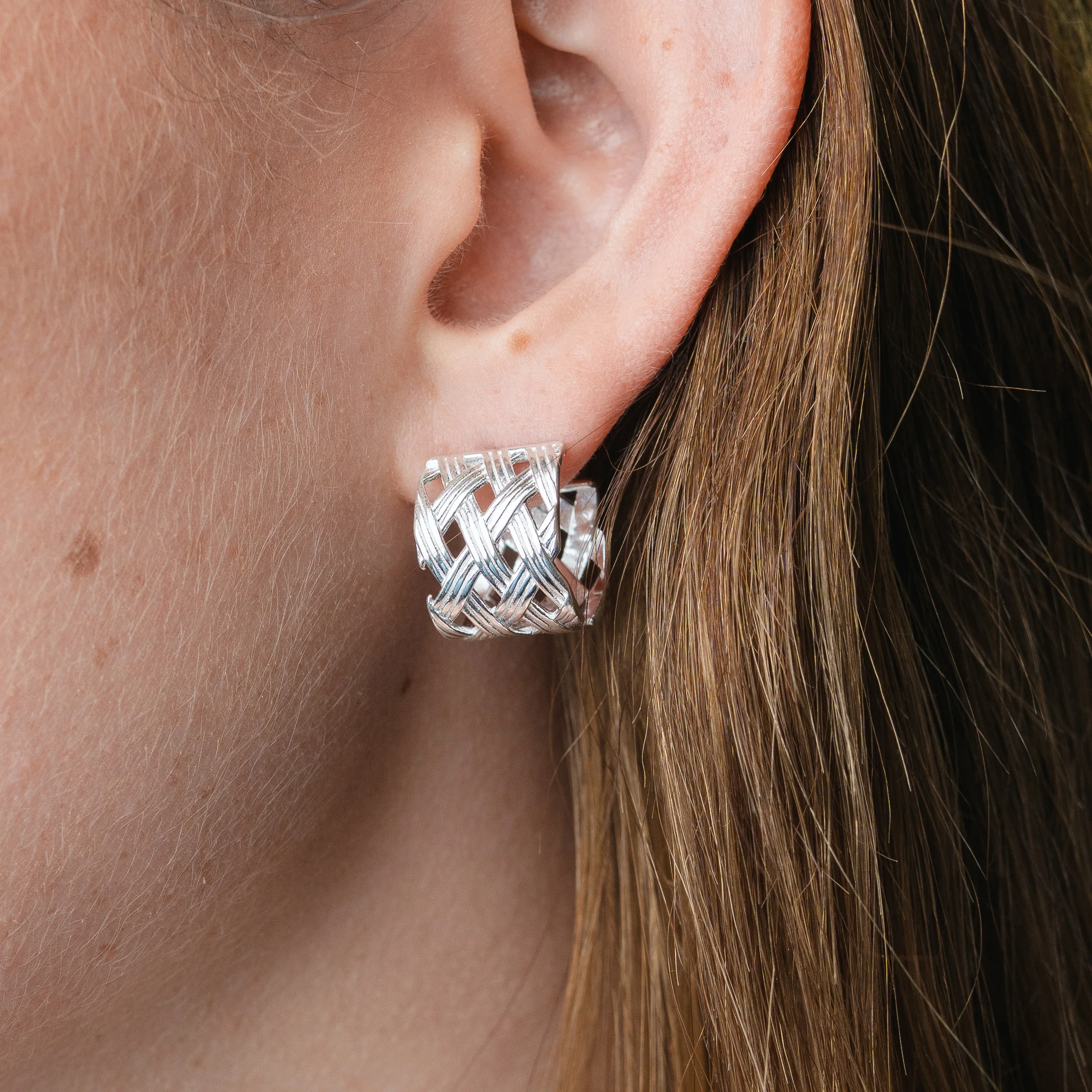 Aros semi argolla diseño tejido - Image 3