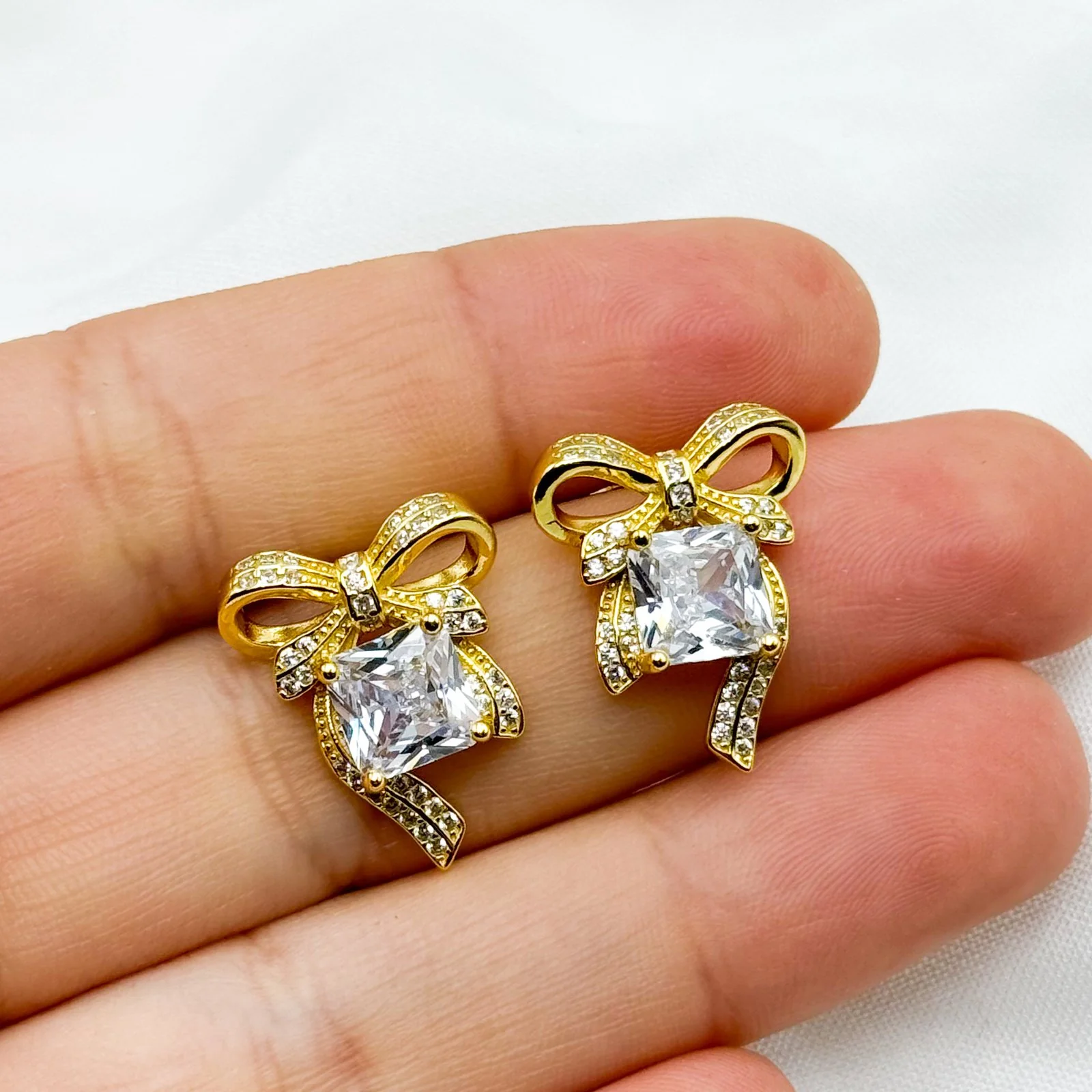 Aros pegados cinta y circón bañado en oro - Image 3